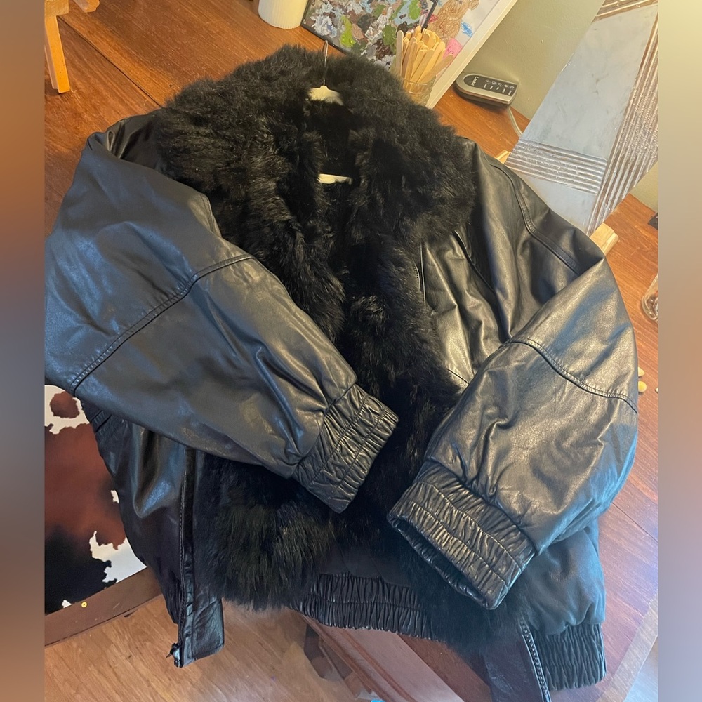 Cropped Black Leather Bomber Jacket w/ FULL Removable Fur Lining – Made in Korea